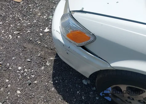 2000 Toyota Camry Le z USA, uszkodzony, nr VIN 4T1BG22K0YU995989